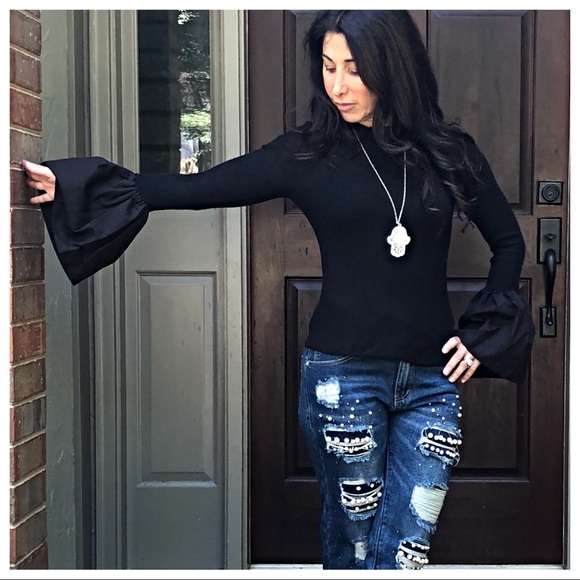 Tops - ✨RESTOCKED✨Black bell sleeves top